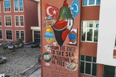 Filistin için duvarları boyadılar