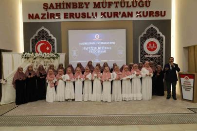 Gaziantep’te 16 öğrenci icazet merasiminde hafızlık belgelerini aldı