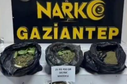 Gaziantep’te 22 kilo skunk ile çok sayıda silah ele geçirildi: 7 gözaltı