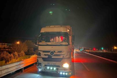 Gaziantep’te hafif ticari araç ile tır çarpıştı: 2’si çocuk 3 yaralı