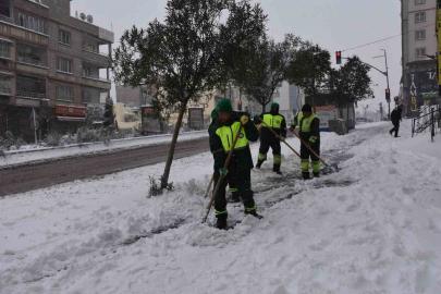 Gaziantep’te karla yoğun mücadele