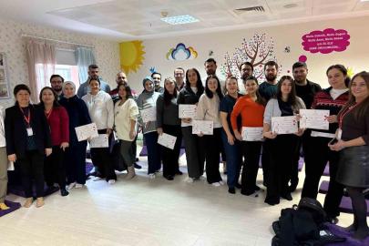 Gebe Okulu’nu tamamlayan anne adaylarına katılım belgesi