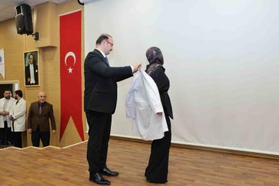 Geleceğin diş hekimleri mesleğe ilk adımlarını attı