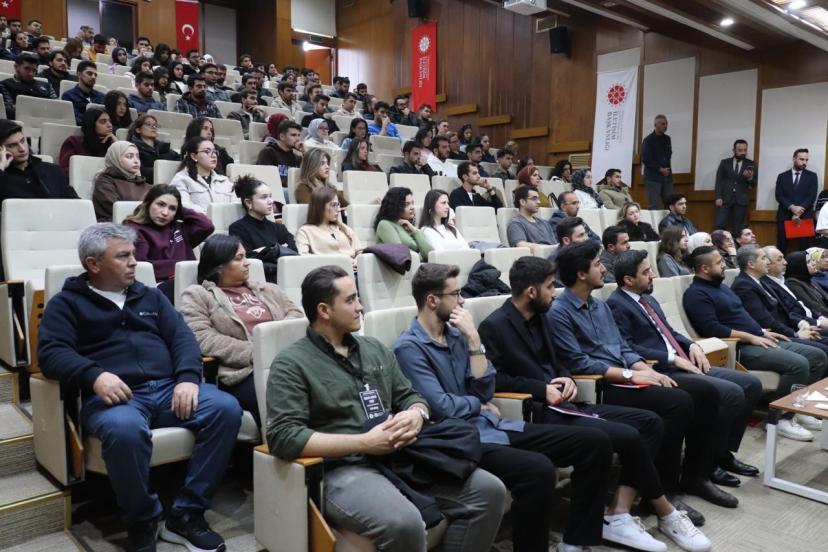 "Geleceğin Liderleri Akademisi" eğitimi düzenlendi