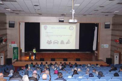 Gerede’de polis ekipleri vatandaşları ve öğrencileri bilgilendirdi