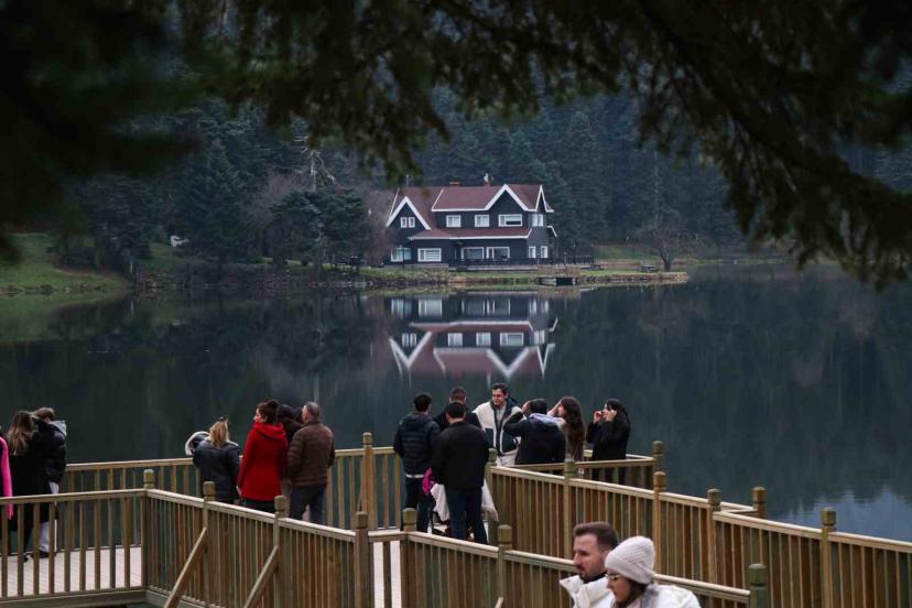 Gölcük Tabiat Parkı’nda kartpostallık manzara