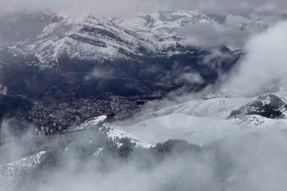 Gümüşhane beyaz gelinliğini giydi