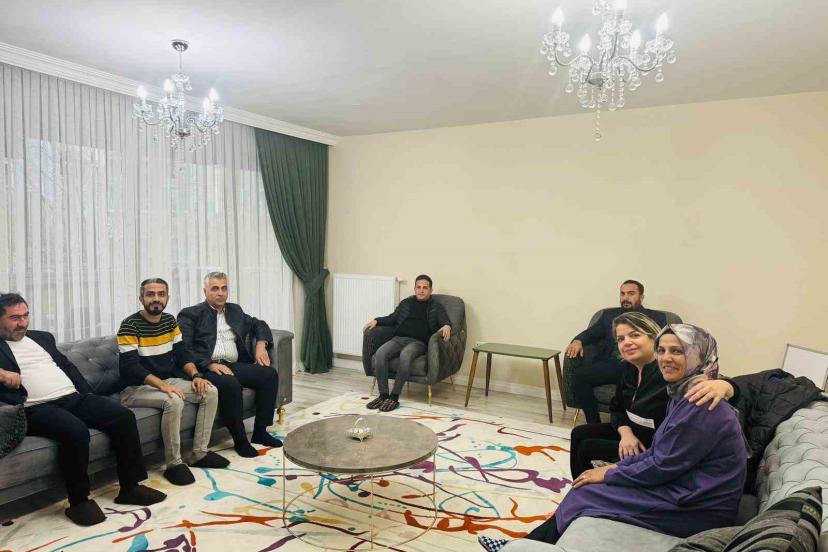 Hak-İş İl Başkanı Aküzüm, hasta üyeleriyle görüştü