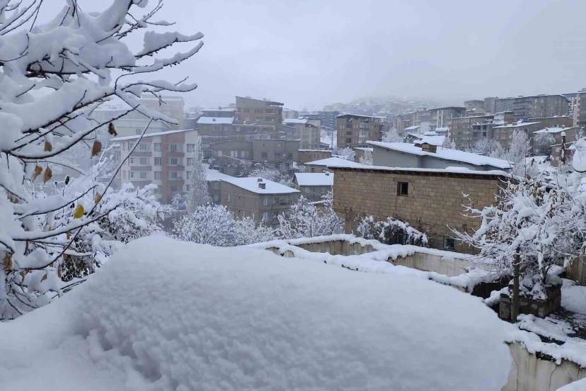 Hakkari’de 13 köy ve 30 mezra yolu ulaşıma kapandı