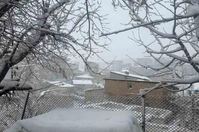 Hakkari’de kar ve fırtına etkisini sürdürüyor