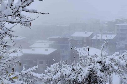 Hakkari’de kar yağışı yerini sise bıraktı