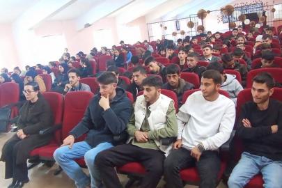 Hamur’da gençlere "Hayatın ritmi namaz" sunumu