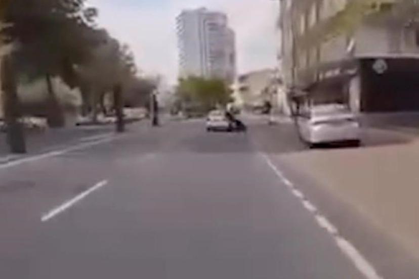 Hatalı şerit değiştirdi, motosiklet sürücüsünü düşürdü: 1 gözaltı