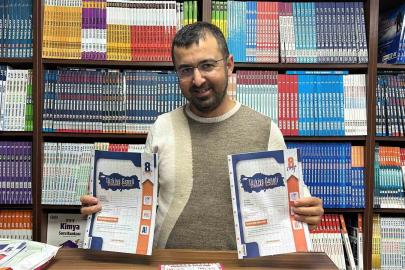 Hatay’da depremzede öğrencilere 8 bin ücretsiz deneme kitapçığı dağıtıldı