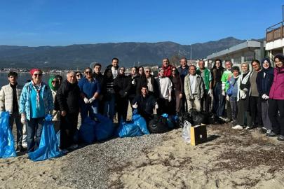 Havran MYO öğrencilerinden Akçay sahilinde çevre temizliği
