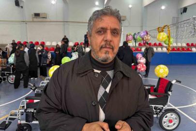 Hayırseverlerden, engelli bireylere 20 akülü sandalye hediye edildi