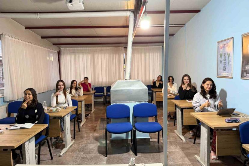 Hem konaklıyorlar hem açılan kurslarla kendilerini geliştiriyorlar