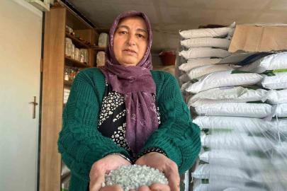 Hem satıyor hem anlatıyor: 4 çocuk annesi Çankırı’nın meşhur tuzuyla 6 yıldır geçimini sağlıyor