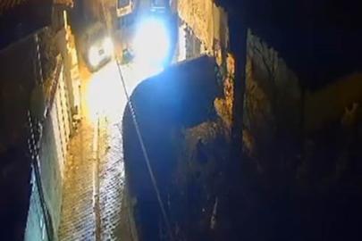 Husumetlisinin park halindeki aracına zarar verdi