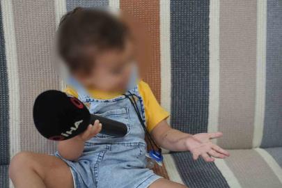 Iğdır’da 1,5 yaşındaki çocuğun tomografi sonrası iki operasyon geçirdiği ve kolunda hasar oluştuğu iddia edildi