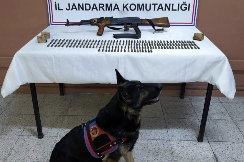 Iğdır’da silah kaçakçılığı operasyonu: Kalaşnikof tüfeği ve 264 fişek ele geçirildi