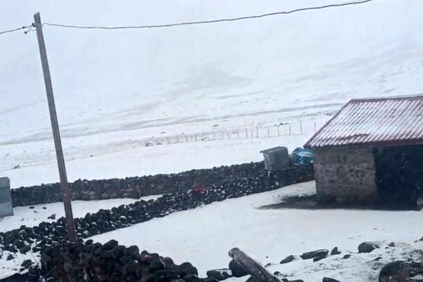 Iğdır’ın yüksek kesimleri beyaza büründü