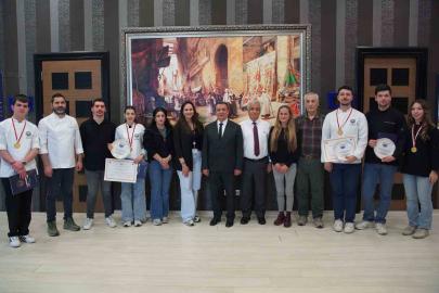 İGÜ öğrencilerinden Uluslararası Gastronomi Festivali’nde altın madalya başarısı