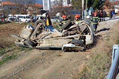İki aracın çarpıştığı kazada yaşlı sürücü hayatını kaybetti