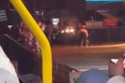 İki grup tekme tokat kavga etti, o anlar kameraya yansıdı