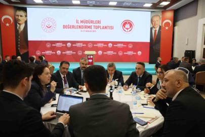 İl Aile ve Sosyal Politikalar Müdürü Bayrak, ’İl Müdürleri Değerlendirme Toplantısı’na katıldı