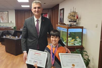 İlkokul öğrencisi, matematik olimpiyatlarında 3 altın madalya kazandı