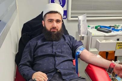 İmam, cemaatiyle kan bağışında bulundu