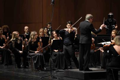 İstanbul Devlet Senfoni Orkestrası Aralık ayının ilk konserinde keman virtüözü Robert Lakatos’u ağırladı