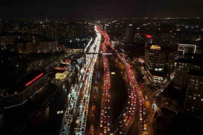 İstanbul’da yüzde 90’a ulaşan trafik havadan görüntülendi