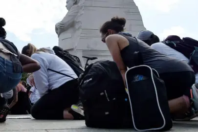 İşten çıkarılan ajanlar FBI'ya dava açtı