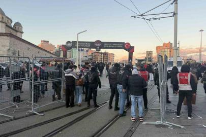 İstiklal caddesi girişinde yoğun güvenlik önlemi