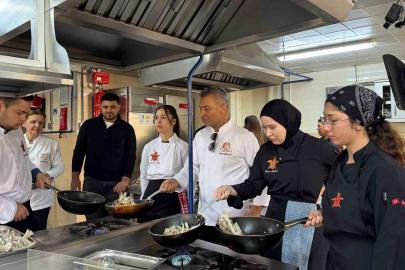 İstiridye mantarları gastronomi öğrencilerine tanıtıldı