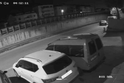 İterek çaldıkları otomobile "kontak" ararken yakalandılar