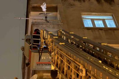 İtfaiye eve merdiven uzatarak girdi, çocuğun uyuduğu ortaya çıktı