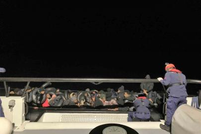 İzmir açıklarında göçmen mesaisi: 44 yakalama, 18 kurtarma
