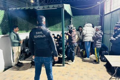 İzmir’de 20 düzensiz göçmen ve 1 göçmen kaçakçısı yakalandı