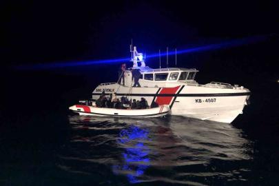 İzmir’de 24 saatte 99 göçmen, 3 kaçakçı yakalandı