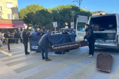 İzmir’de belediyenin çöp kamyonu yaya geçidinde kadını ezdi
