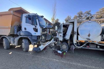 İzmir’de kamyon ile kamyonet çarpıştı: 1 yaralı