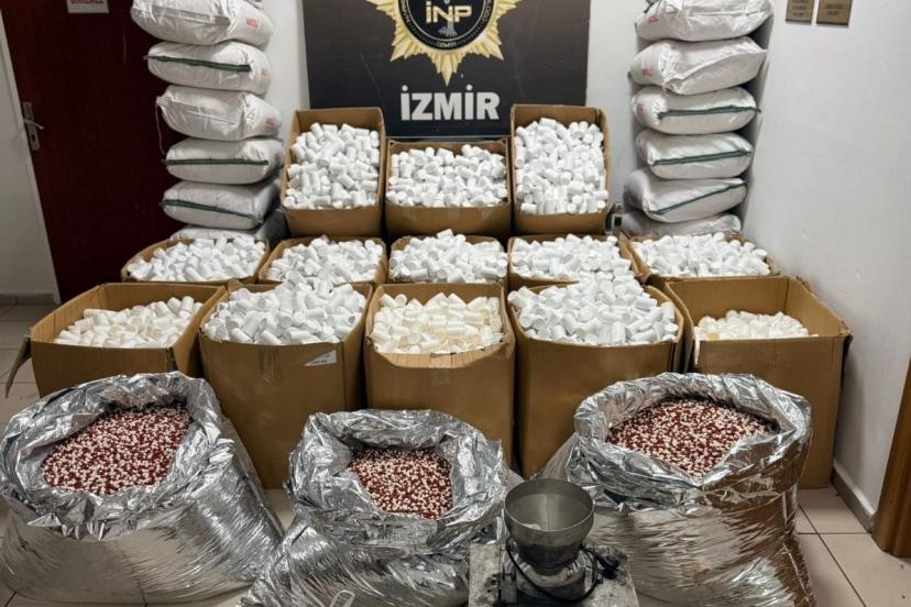 İzmir’de rekor düzeyde uyuşturucu hap operasyonu: 2,3 milyon adet ele geçirildi