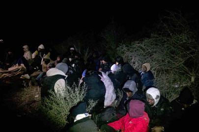 İzmir’de SİHA ve radar destekli operasyon: 79 düzensiz göçmen yakalandı