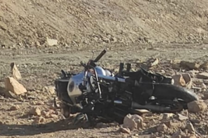 İzmirli motosiklet sürücüsü Demirci yolunda hayatını kaybetti