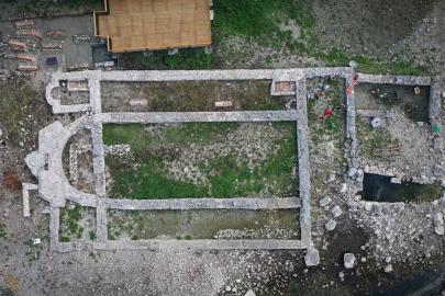 İznik Gölü’nün Çekilen Suları Tarihi Bazilikayı Gün Yüzüne Çıkardı