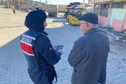 Jandarma kadına şiddetle mücadelede bilgilendirme faaliyetlerini sürdürüyor