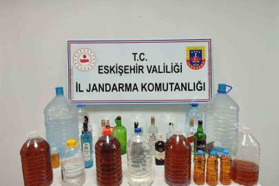 Jandarma satışa hazırlanan 78 litre kaçak alkolü içki ele geçirdi, 1 kişi yakalandı